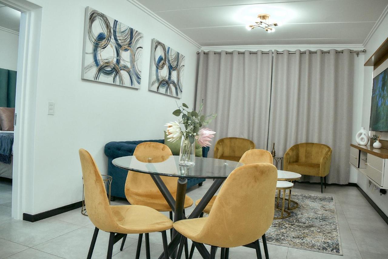 Apartment Medon Luxury With Power Back Up Bryanston Sandton *