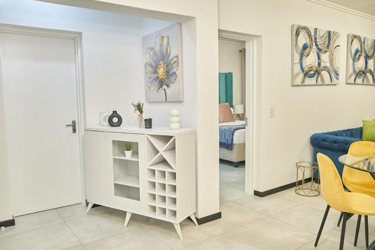 Medon Luxury With Power Back Up Bryanston Sandton Apartment